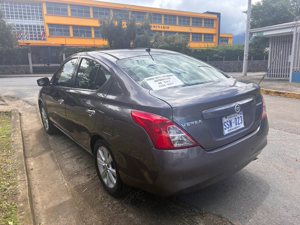 2015 Nissan Versa - foto 2
