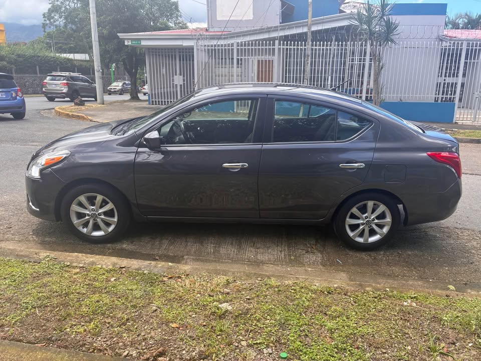2015 Nissan Versa - foto 3
