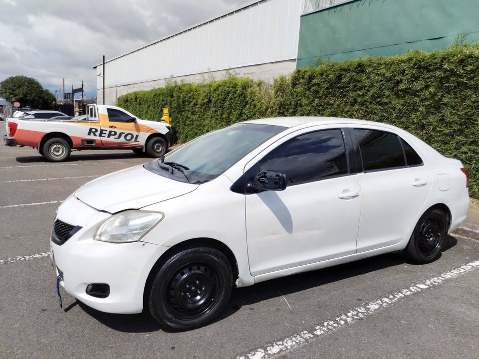 2012 Toyota Yaris - foto 3