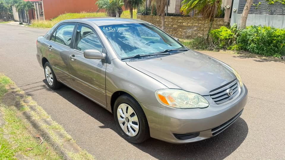 2004 Toyota Corolla - foto 2