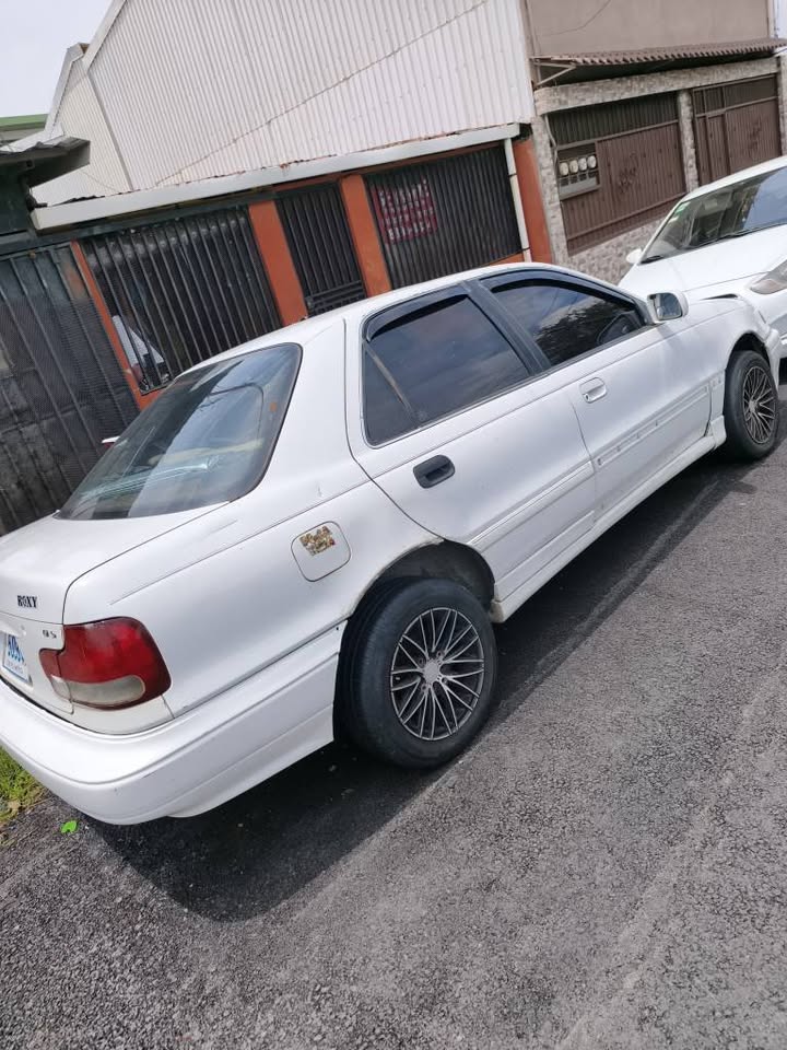 1994 Hyundai Elantra - foto 2