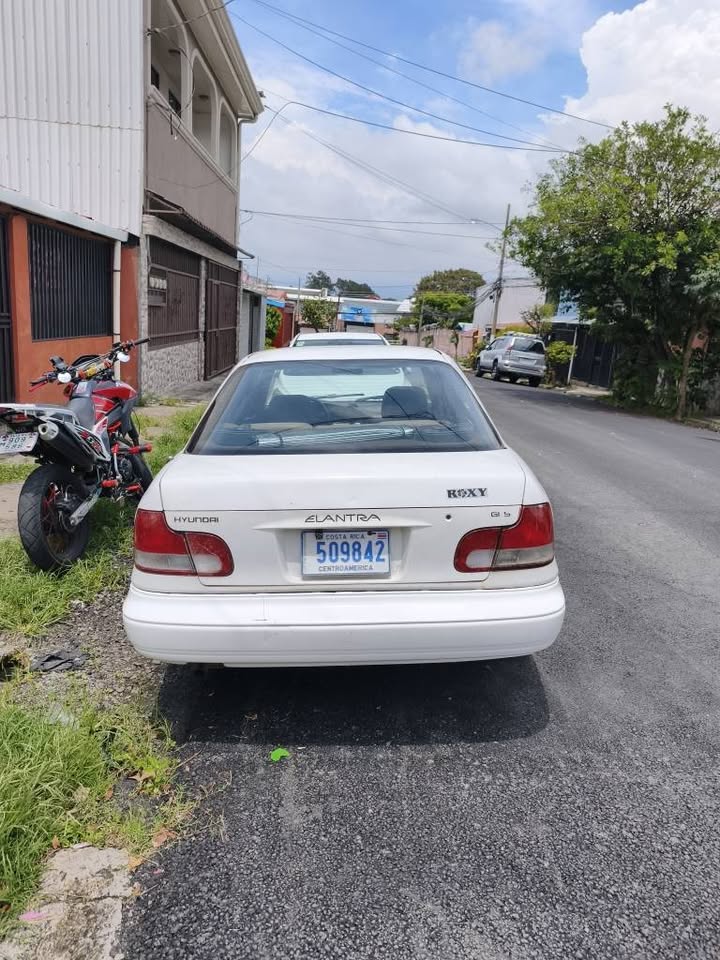 1994 Hyundai Elantra - foto 3