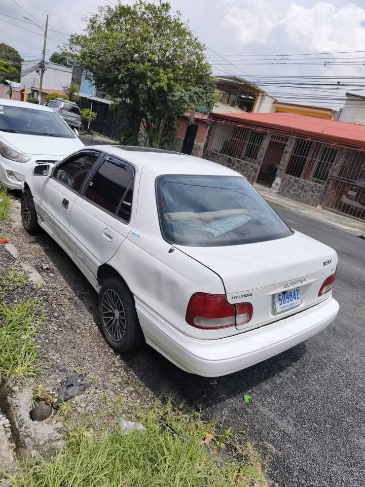 1994 Hyundai Elantra - foto 4