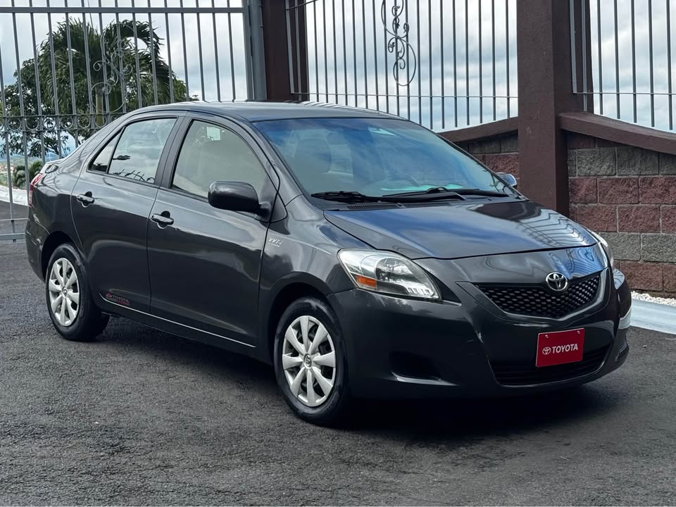 2012 Toyota Yaris - foto 2