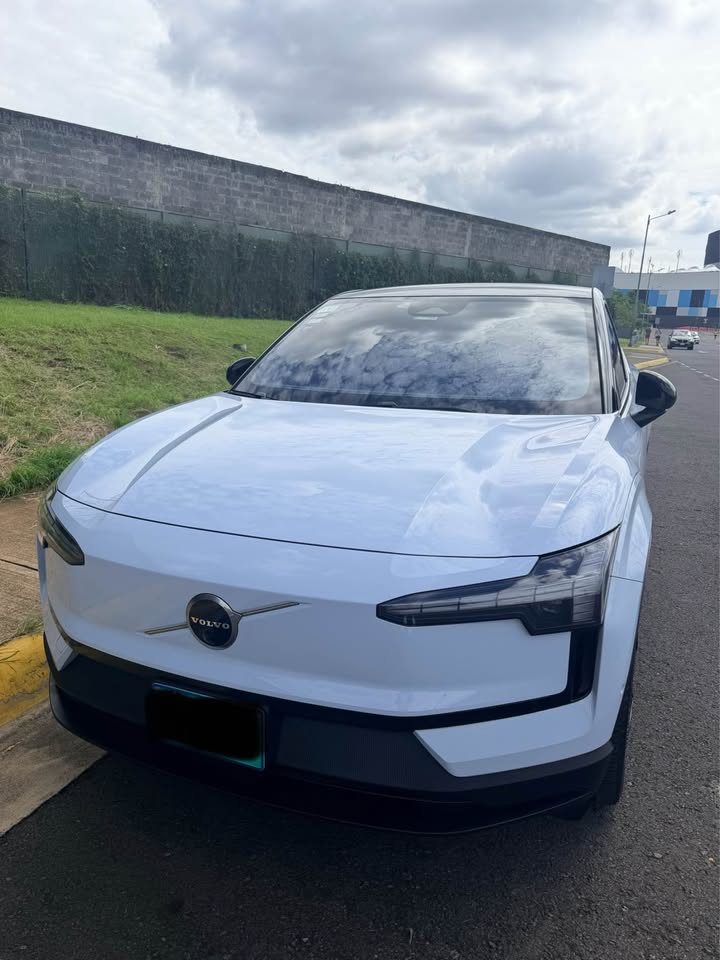 2025 Volvo EX30 - foto 2
