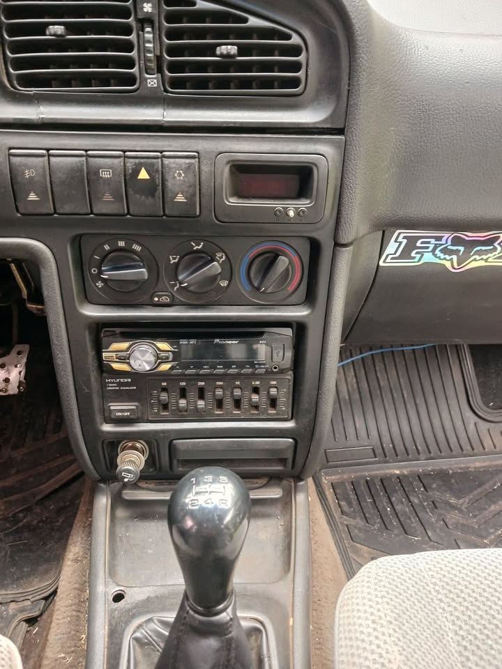 1992 Hyundai Elantra - foto 3