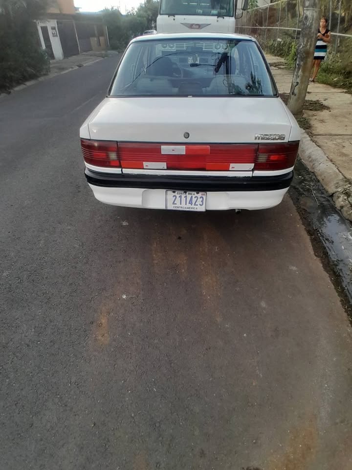 1993 Mazda 323 - foto 3
