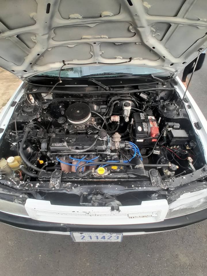 1993 Mazda 323 - foto 5
