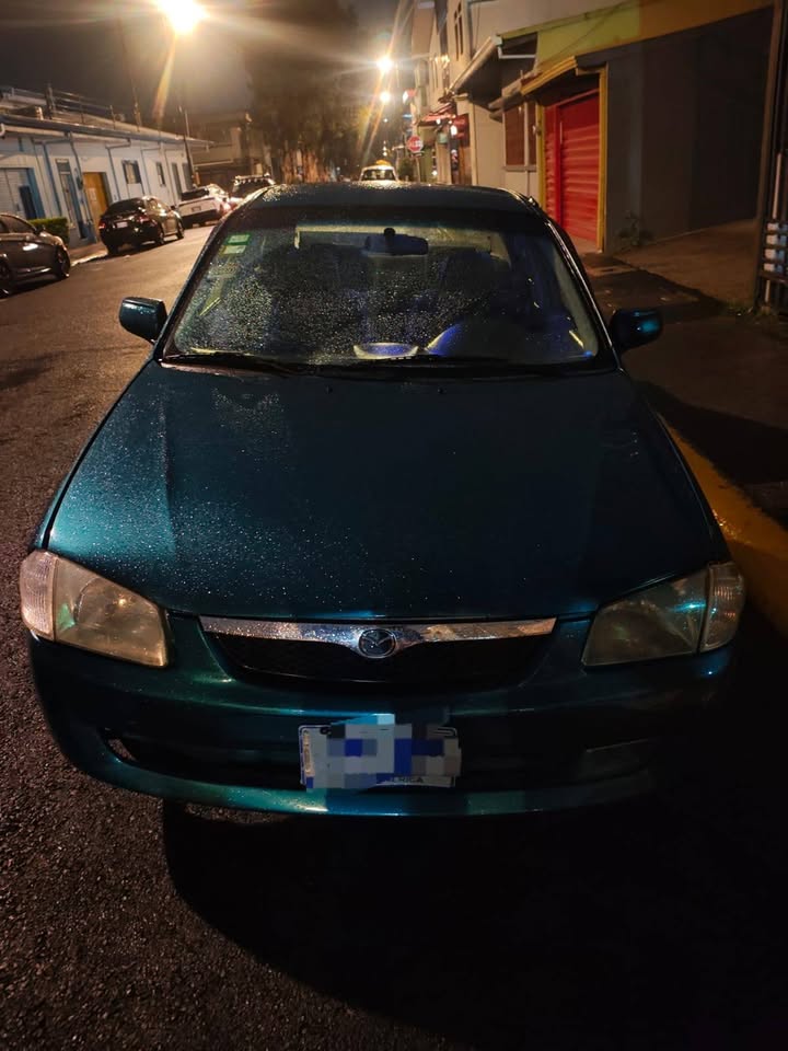 1999 Mazda Mazda3 - foto 2