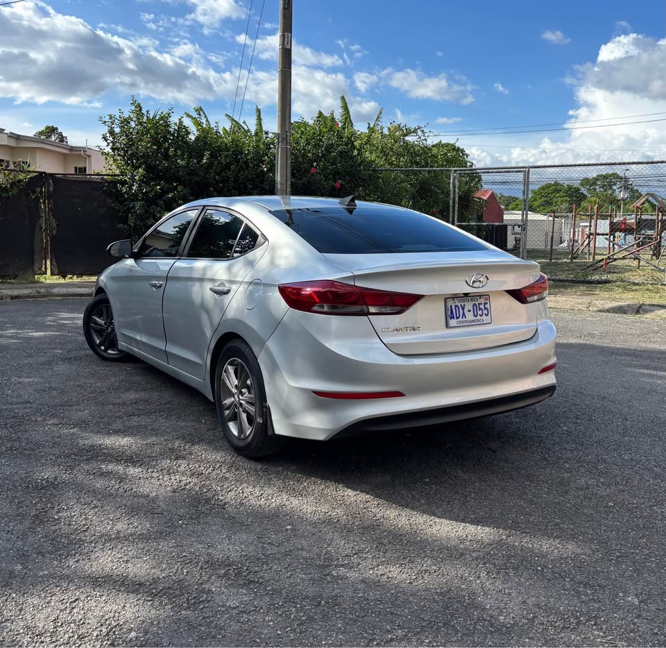 2017 Hyundai Elantra - foto 2
