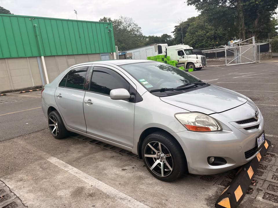 2007 Toyota Yaris - foto 2