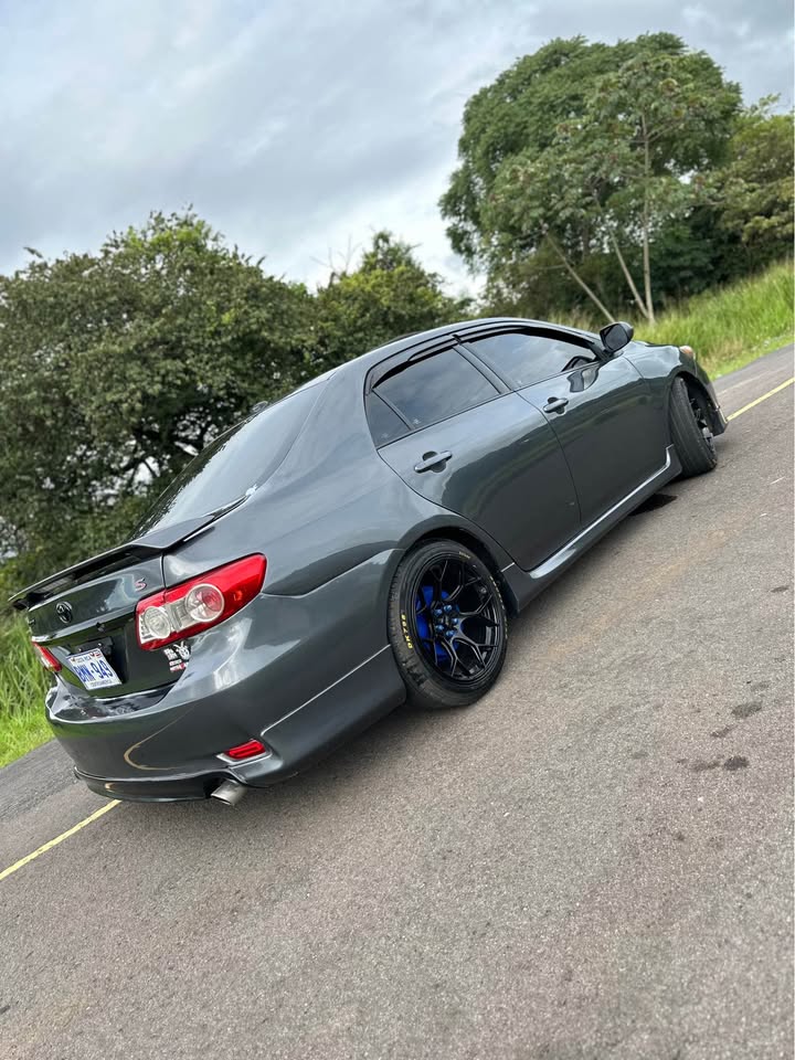 2011 Toyota Corolla - foto 2
