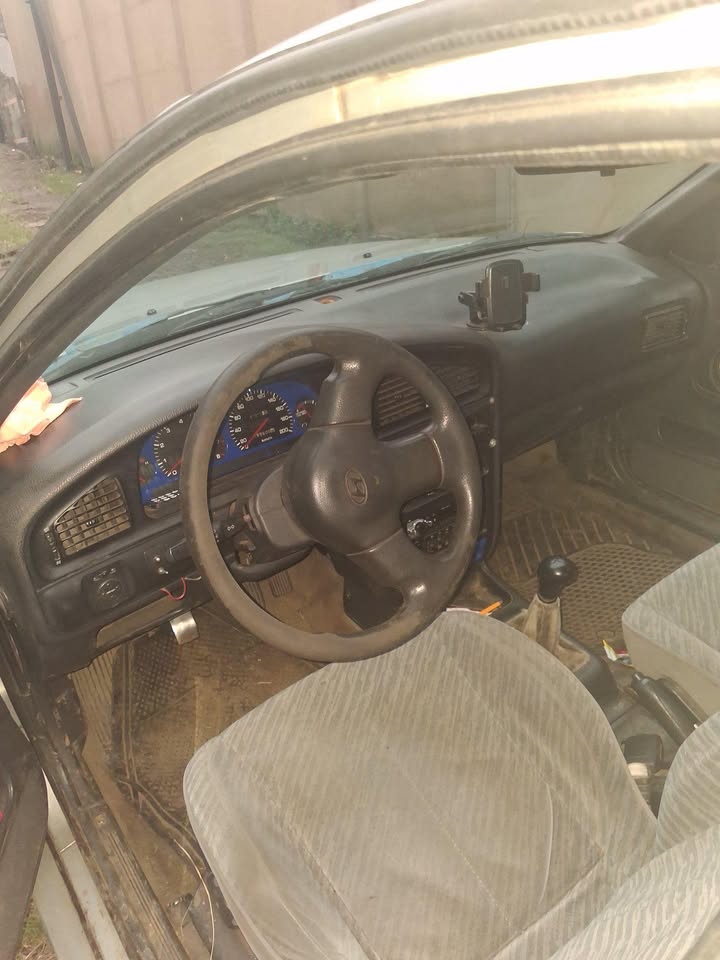 1991 Hyundai Elantra - foto 3