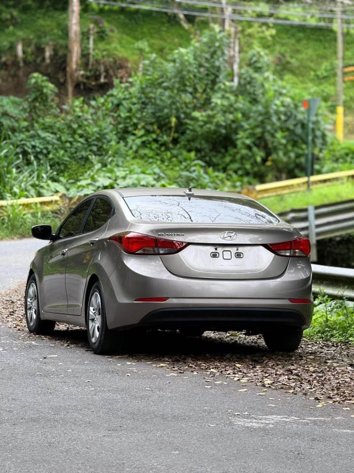 2016 Hyundai Elantra - foto 2