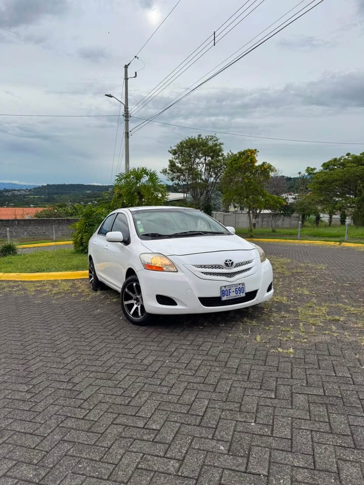 2012 Toyota Yaris - foto 3
