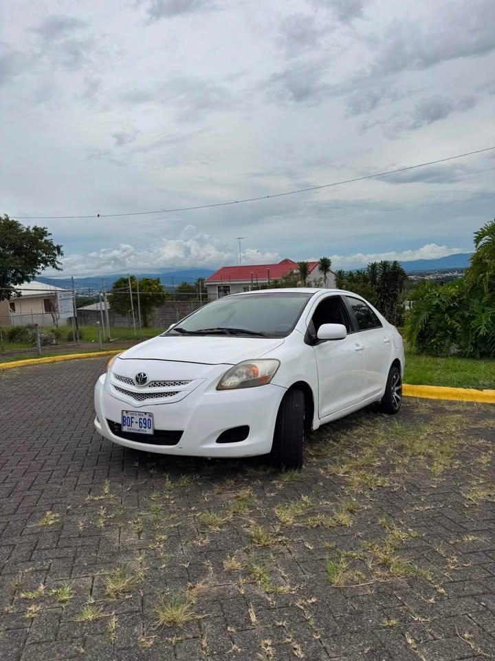 2012 Toyota Yaris - foto 5