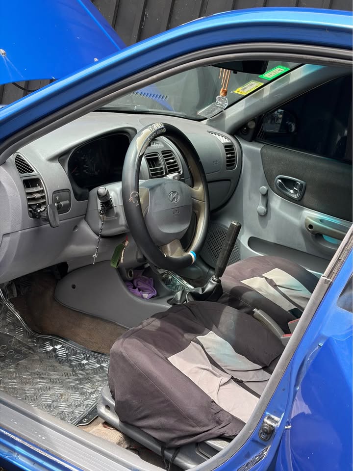 2000 Hyundai Accent - foto 4