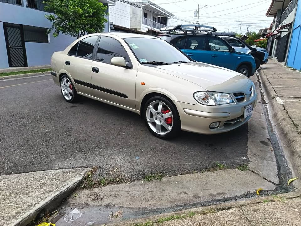 2002 Nissan Almera - foto 2