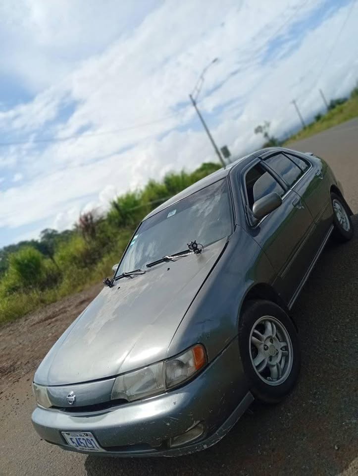 1999 Nissan Sentra - foto 2
