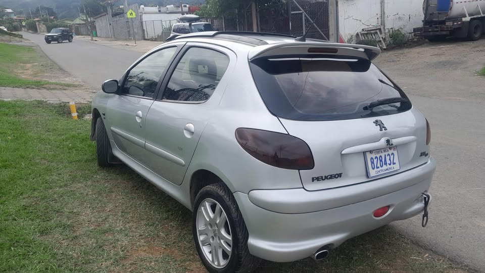 2008 Peugeot 2008 - foto 3