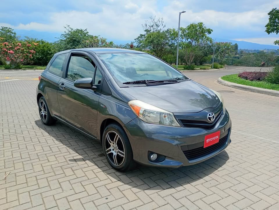 2012 Toyota Yaris - foto 2
