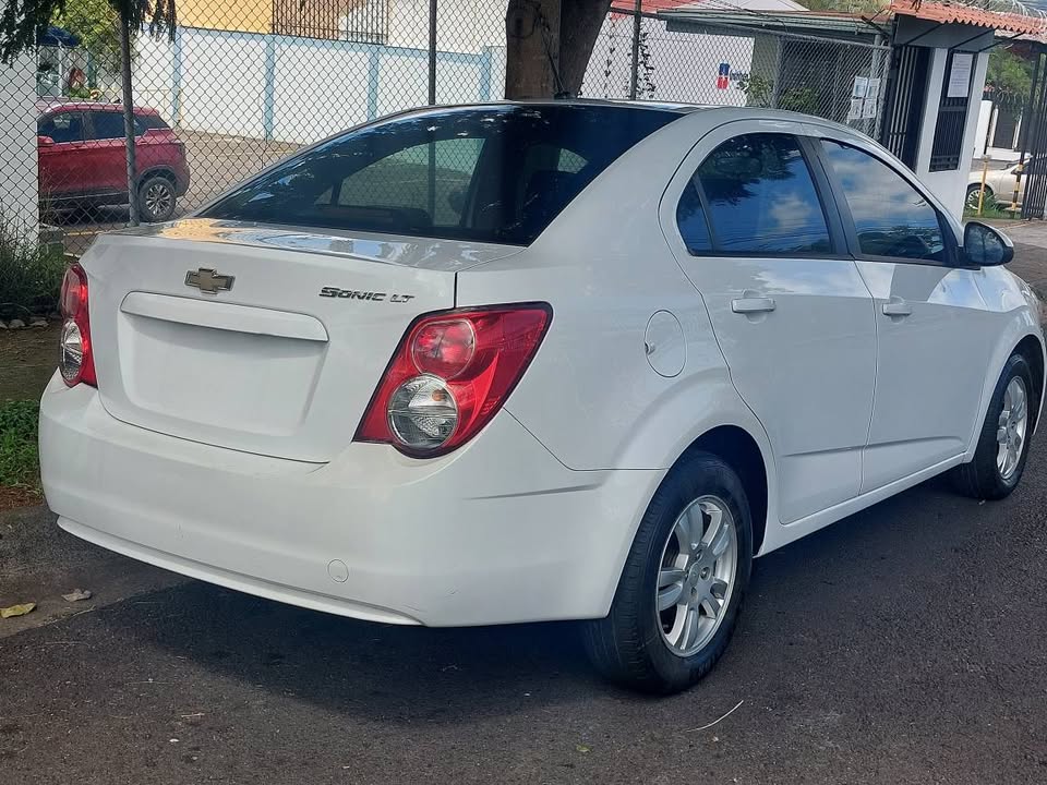 2013 Chevrolet Sonic - foto 2