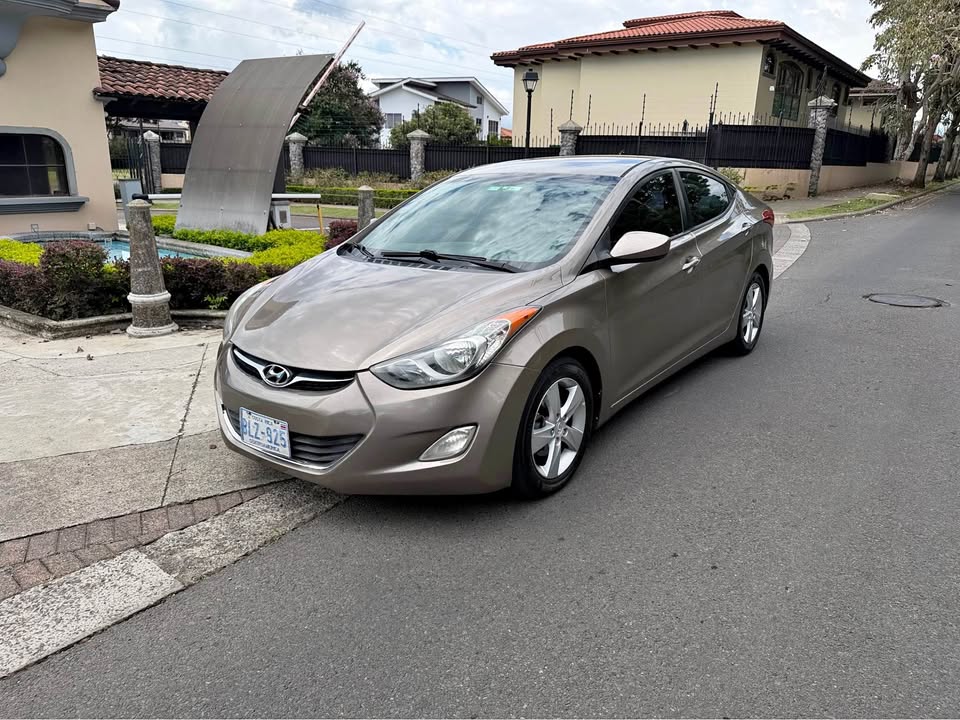 2013 Hyundai Elantra - foto 2