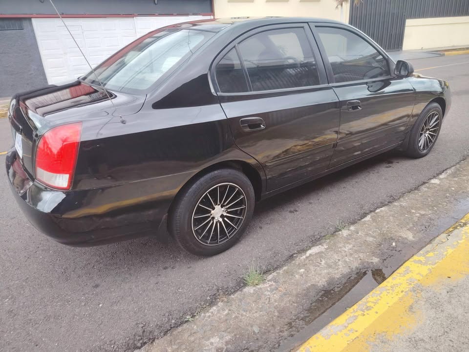 2002 Hyundai Elantra - foto 5