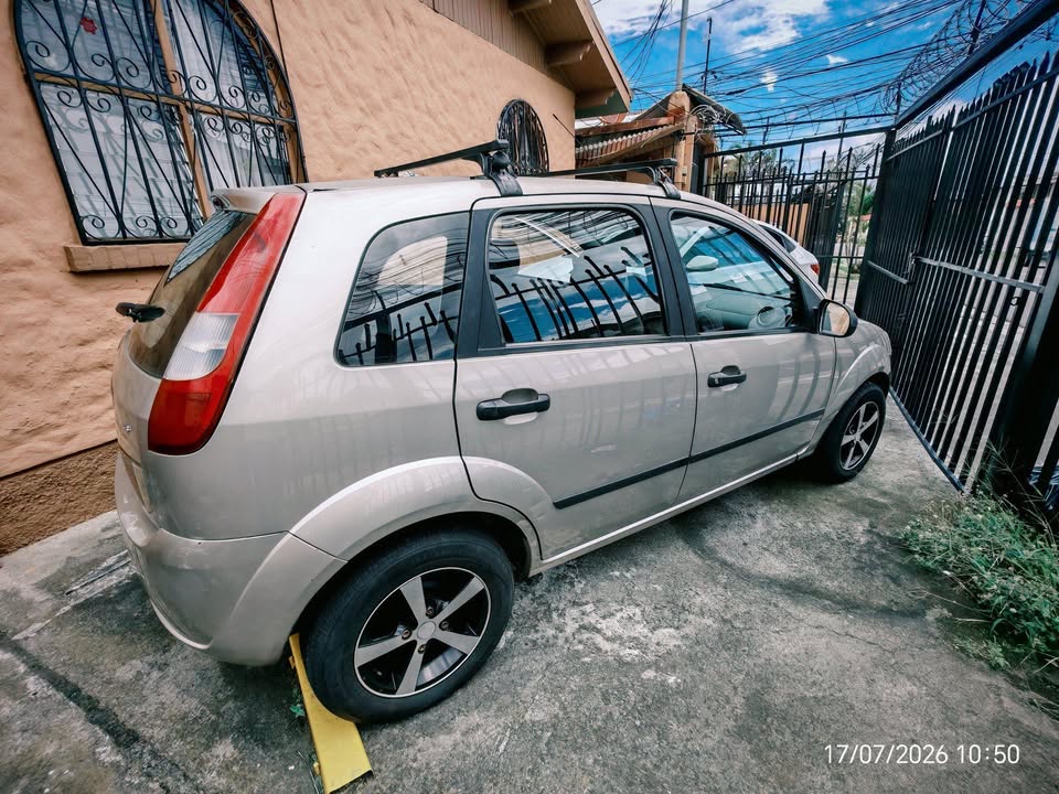 2005 Ford Fiesta - foto 2