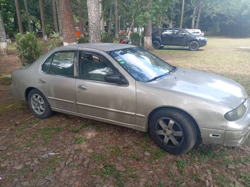 1994 Nissan Altima - foto 2