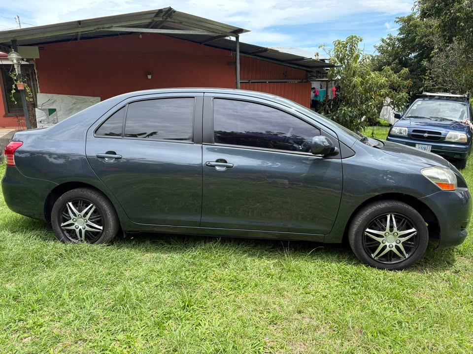 2008 Toyota Yaris - foto 2