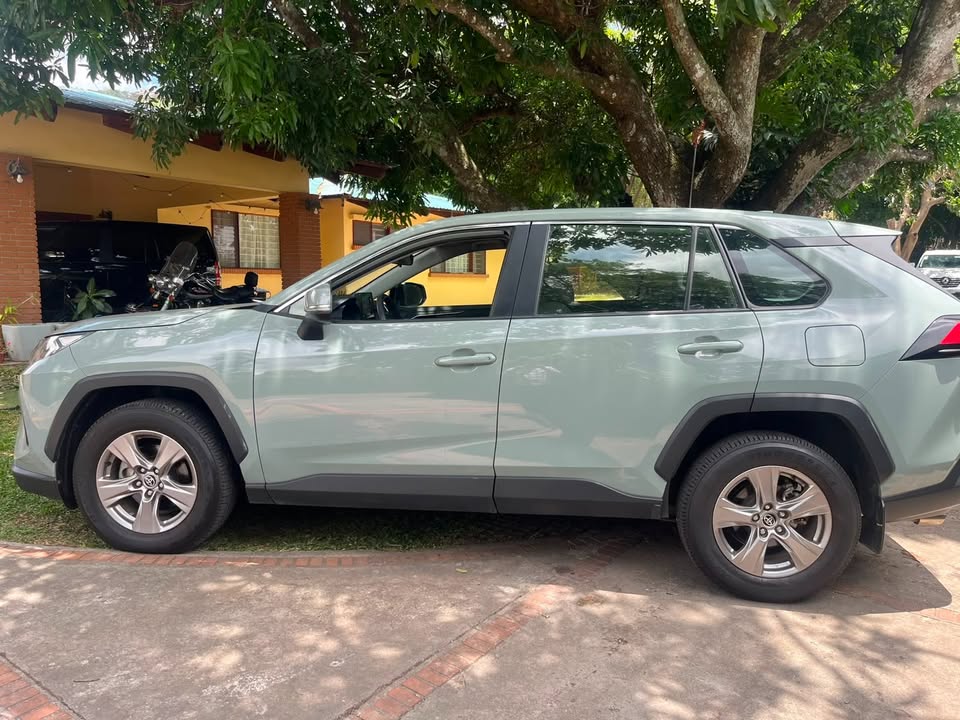 2025 Toyota RAV4 - foto 3