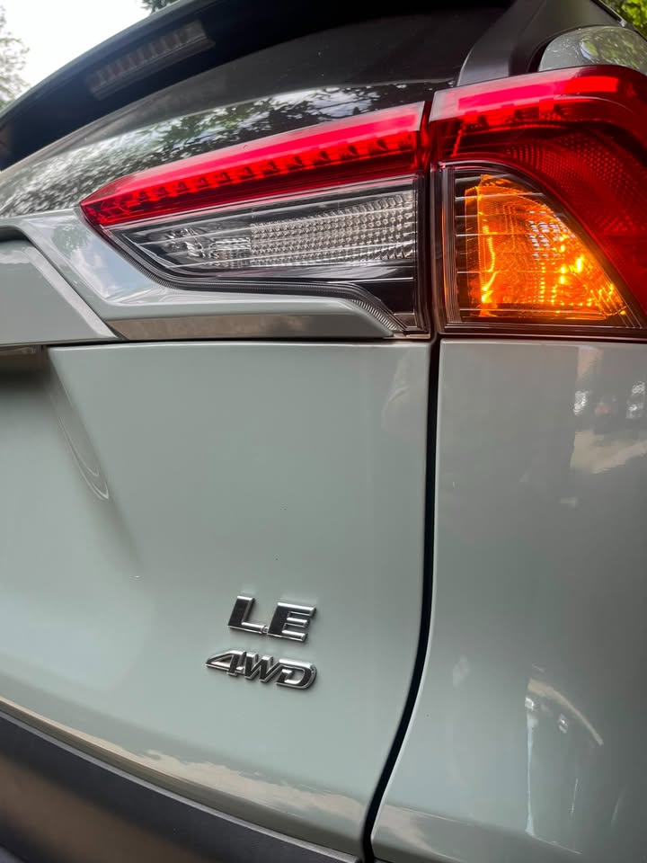 2025 Toyota RAV4 - foto 4