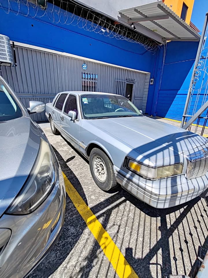 1996 Lincoln Town Car