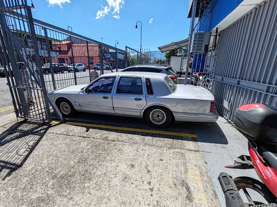 1996 Lincoln Town Car - foto 2