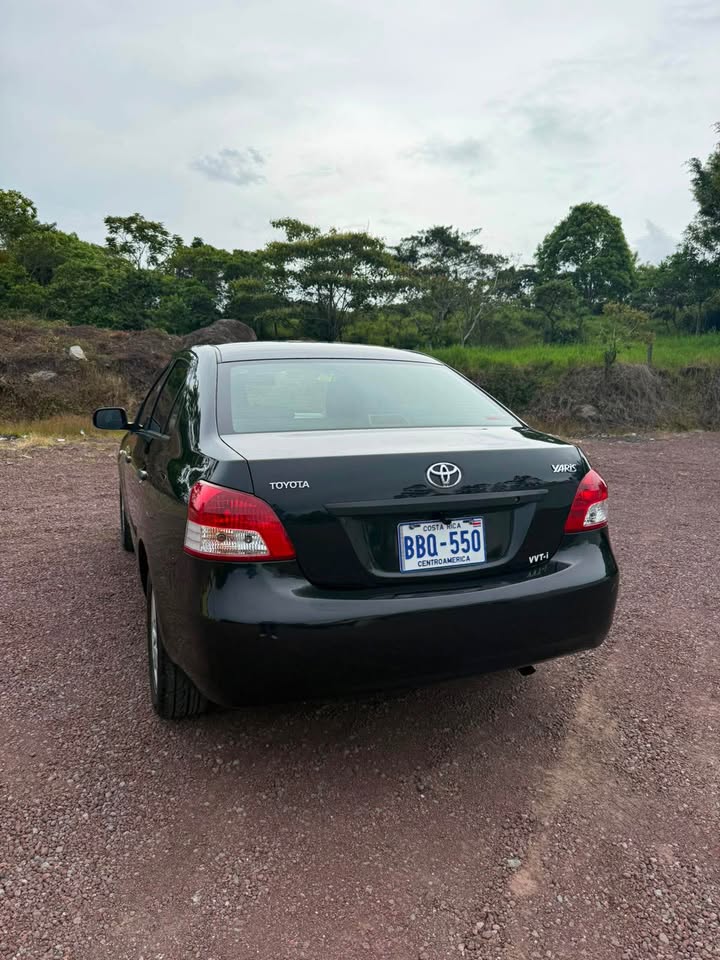 2012 Toyota Yaris - foto 2