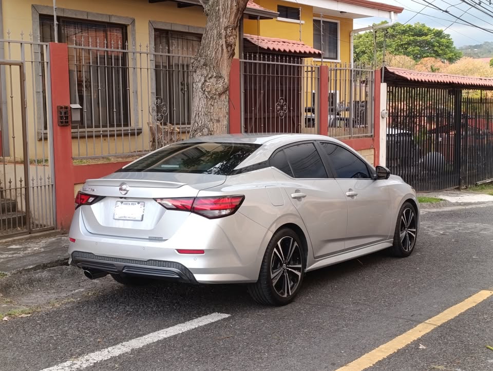 2021 Nissan Sentra - foto 2