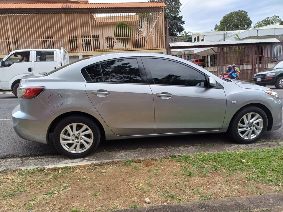 2014 Mazda Mazda3 - foto 2