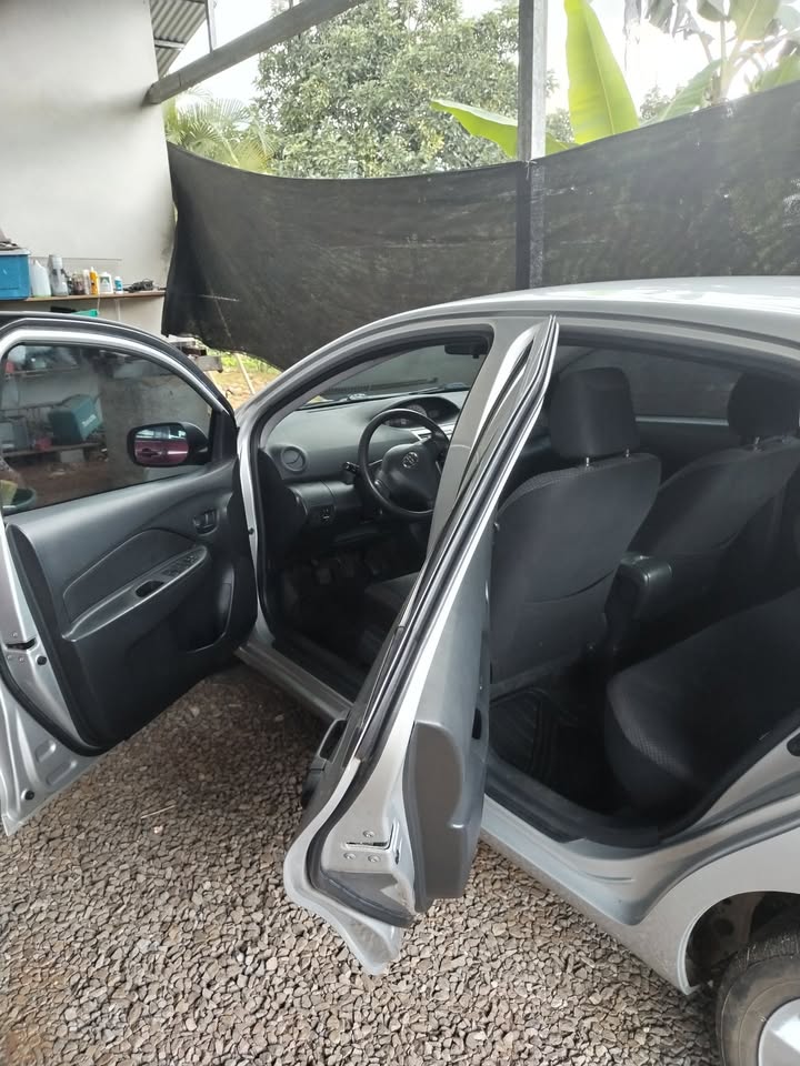 2007 Toyota Yaris - foto 2