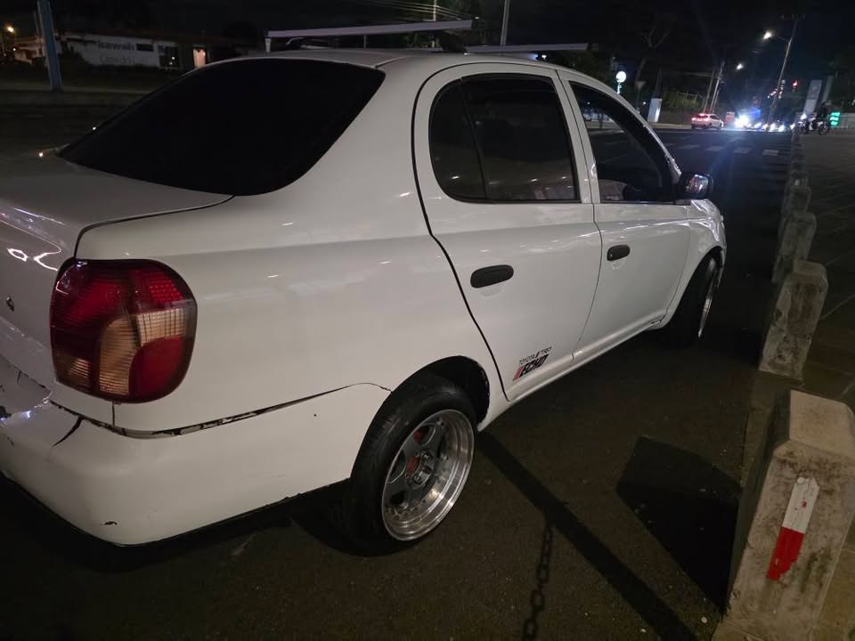 2000 Toyota Yaris - foto 4