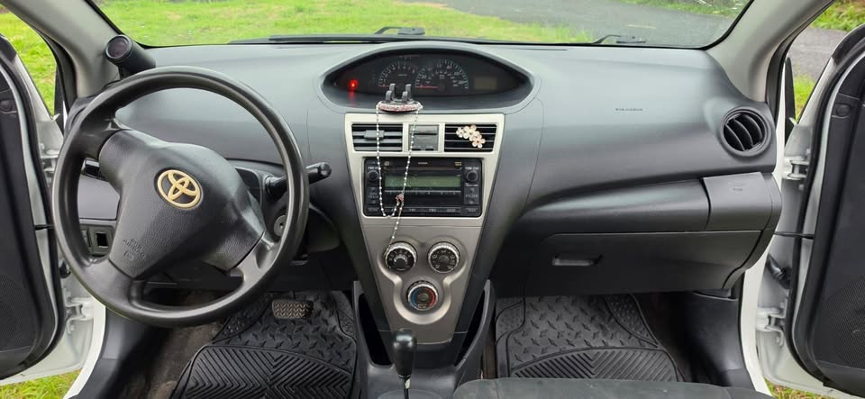 2012 Toyota Yaris - foto 4