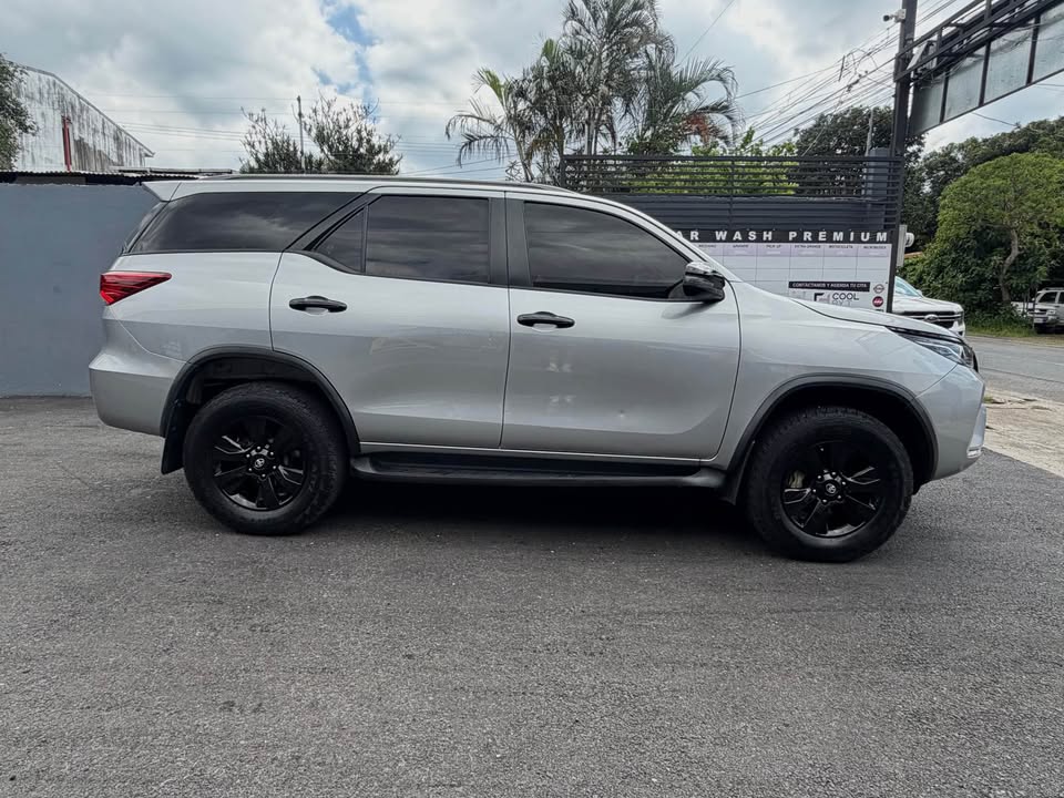 2024 Toyota Fortuner - foto 5