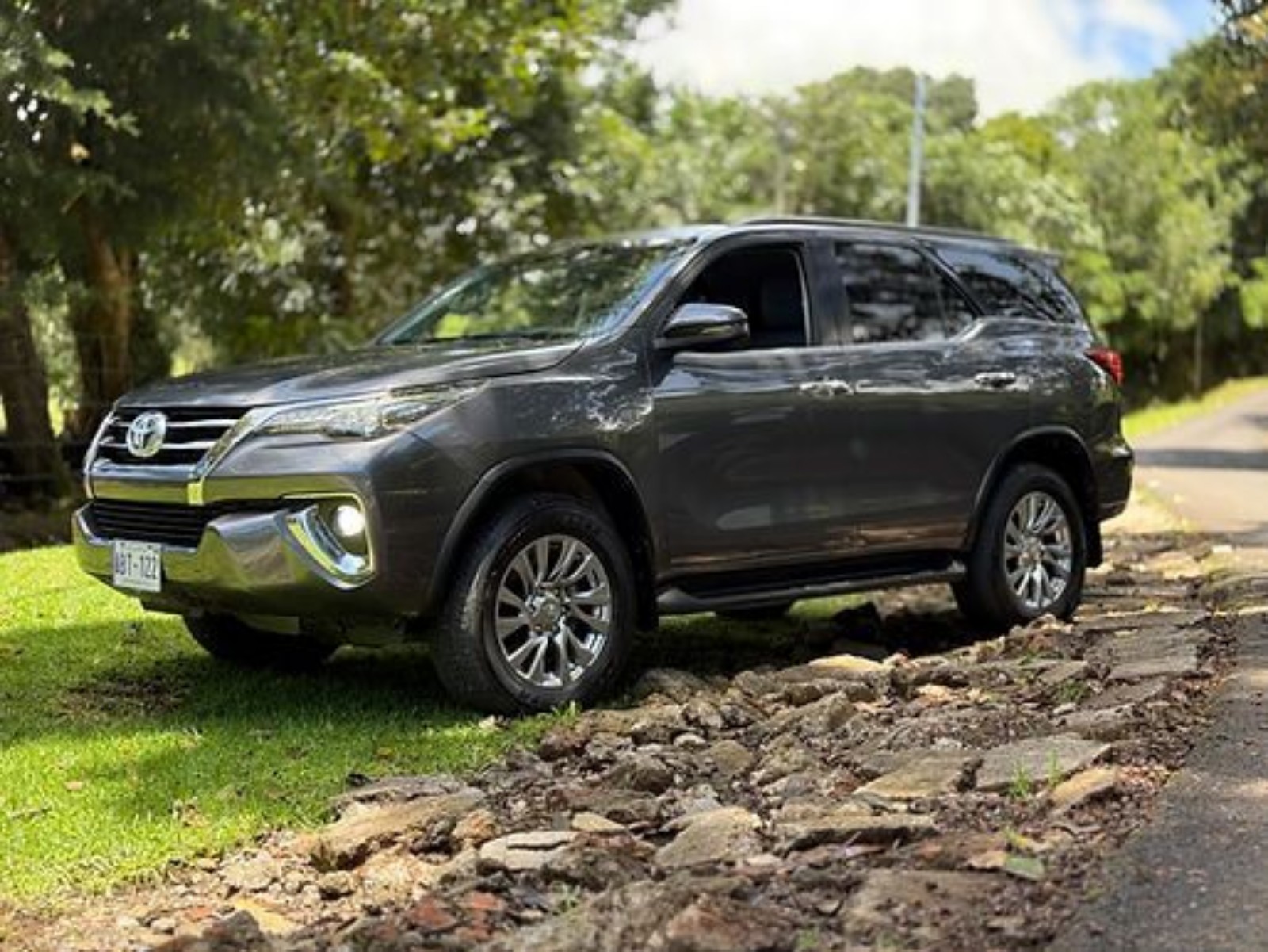 2019 Toyota Fortuner - foto 2